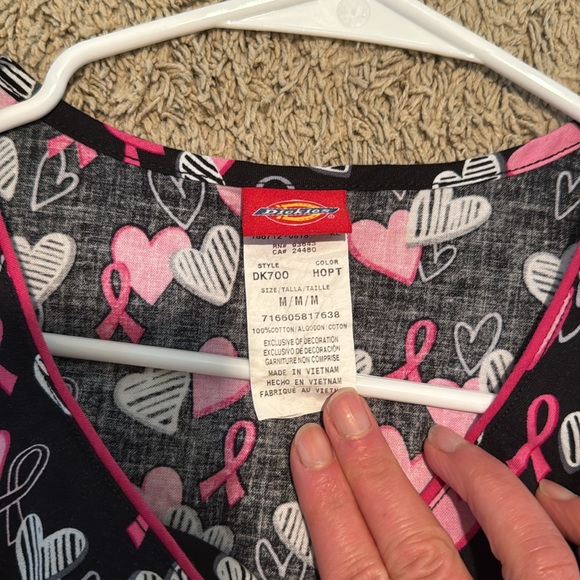 Dickies Breast Cancer ribbon scrub top size Medium - Picture 3 of 3